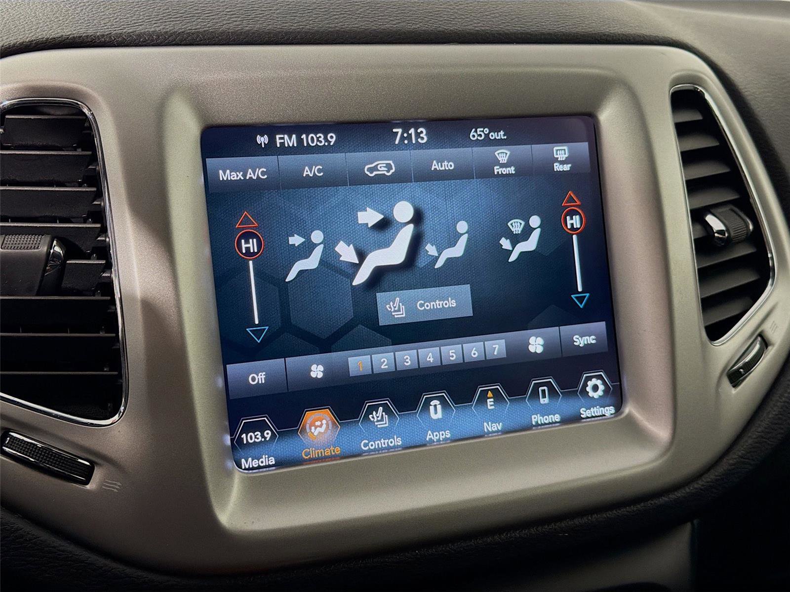 Used 2021 Jeep Compass Latitude AWD/4WD image 16