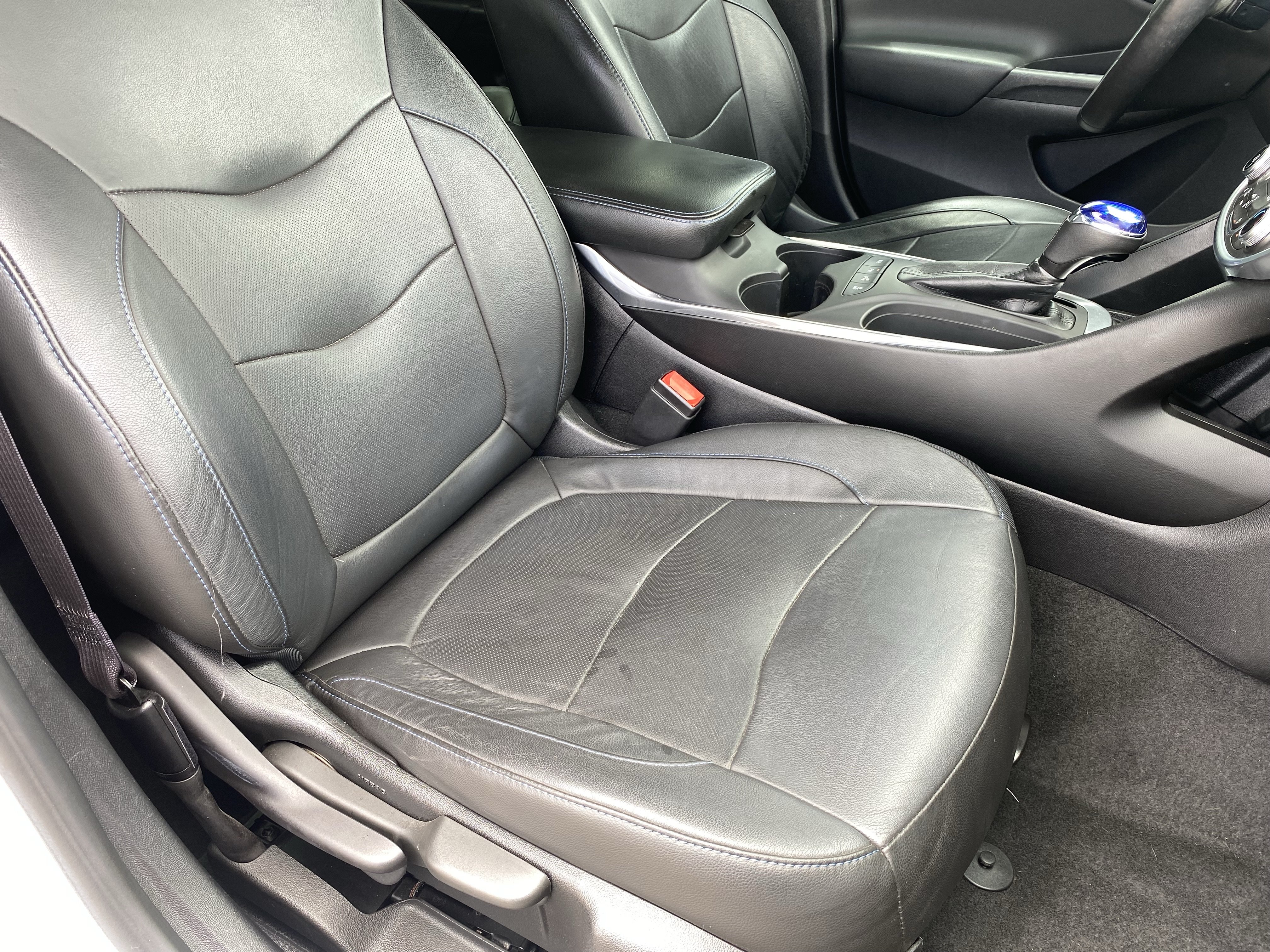 Used 2017 Chevrolet Volt Premier w/ Driver Confidence II Package FWD image 10