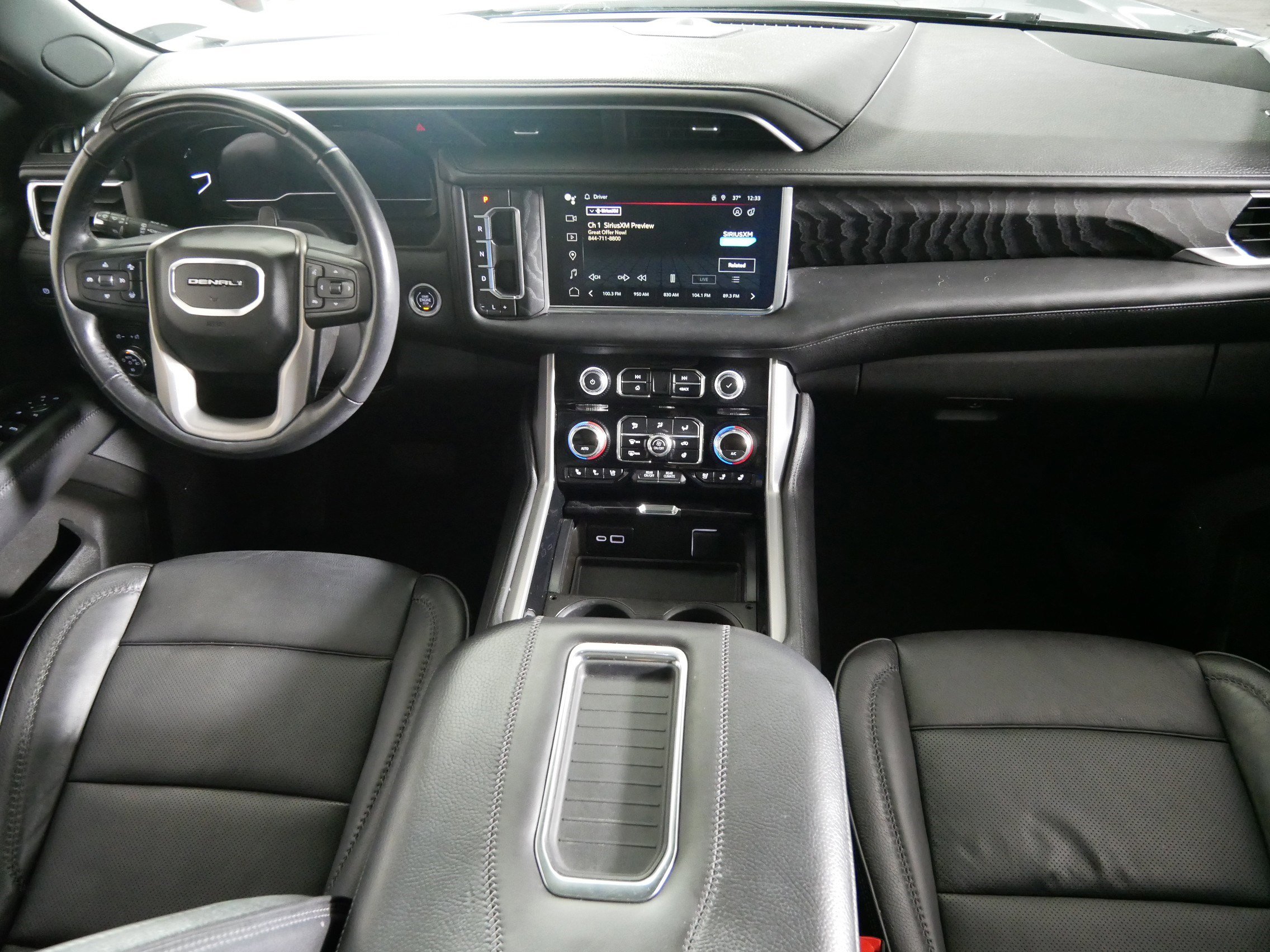 Used 2024 GMC Yukon XL Denali w/ Advanced Technology Package image 10