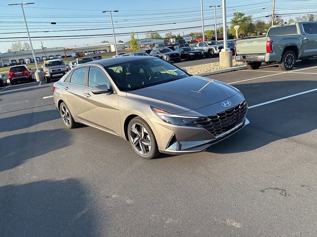 Used 2023 Hyundai Elantra Limited image 2