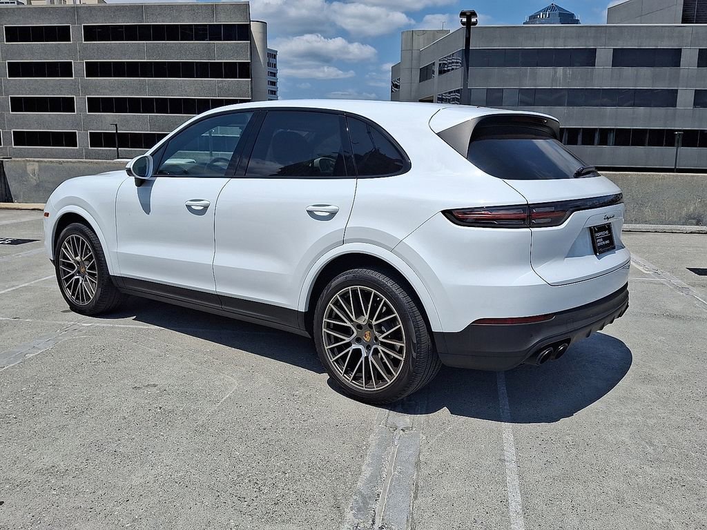 Certified 2023 Porsche Cayenne Platinum Edition image 3