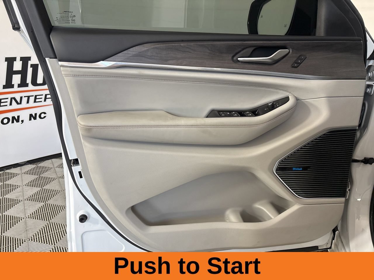 Used 2022 Jeep Grand Cherokee L Overland AWD/4WD image 11
