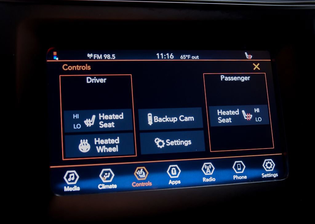 Used 2020 Jeep Cherokee Latitude Plus w/ Cold Weather Group image 19