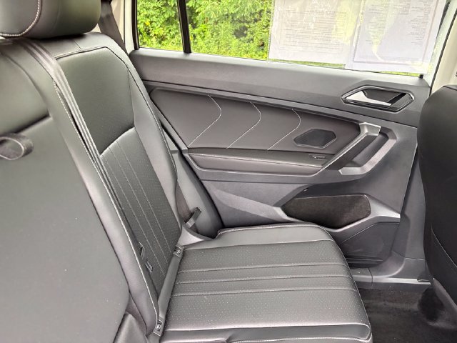 Used 2024 Volkswagen Tiguan SE AWD/4WD image 43