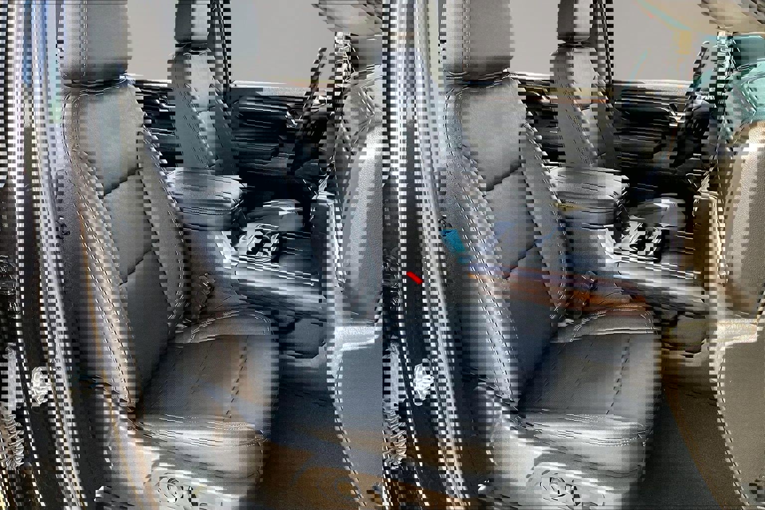 Used 2024 GMC Sierra 2500 SLT w/ SLT Premium Package image 30