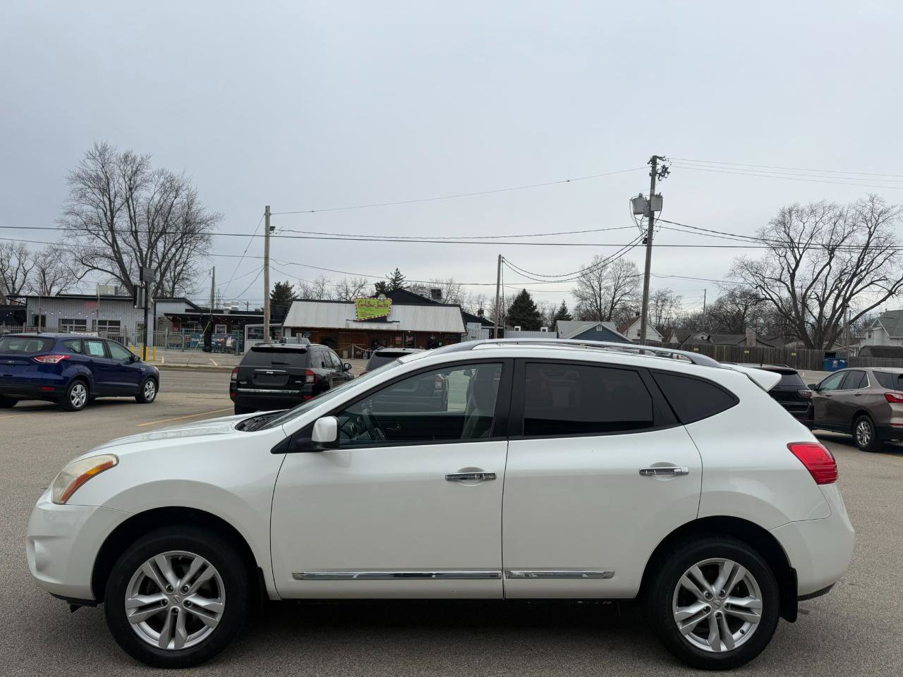 Used 2012 Nissan Rogue SV image 2