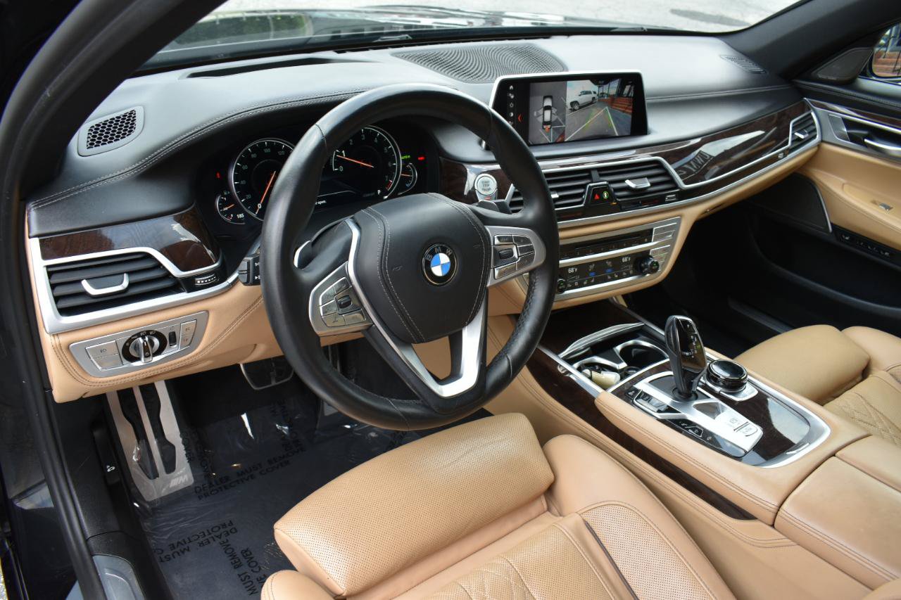 Used 2019 BMW 750i w/ Executive Package RWD image 10