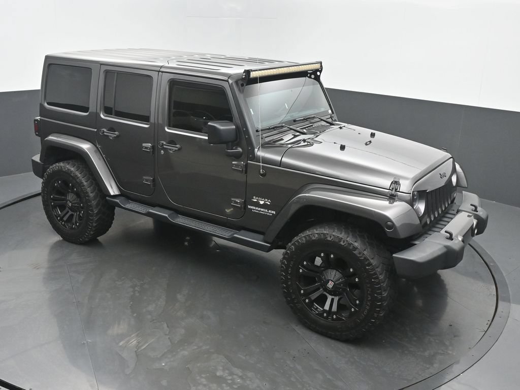 Used 2016 Jeep Wrangler Unlimited Sahara w/ Connectivity Group AWD/4WD image 45