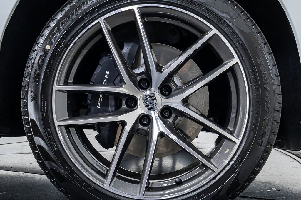 Certified 2025 Porsche Macan AWD/4WD image 22