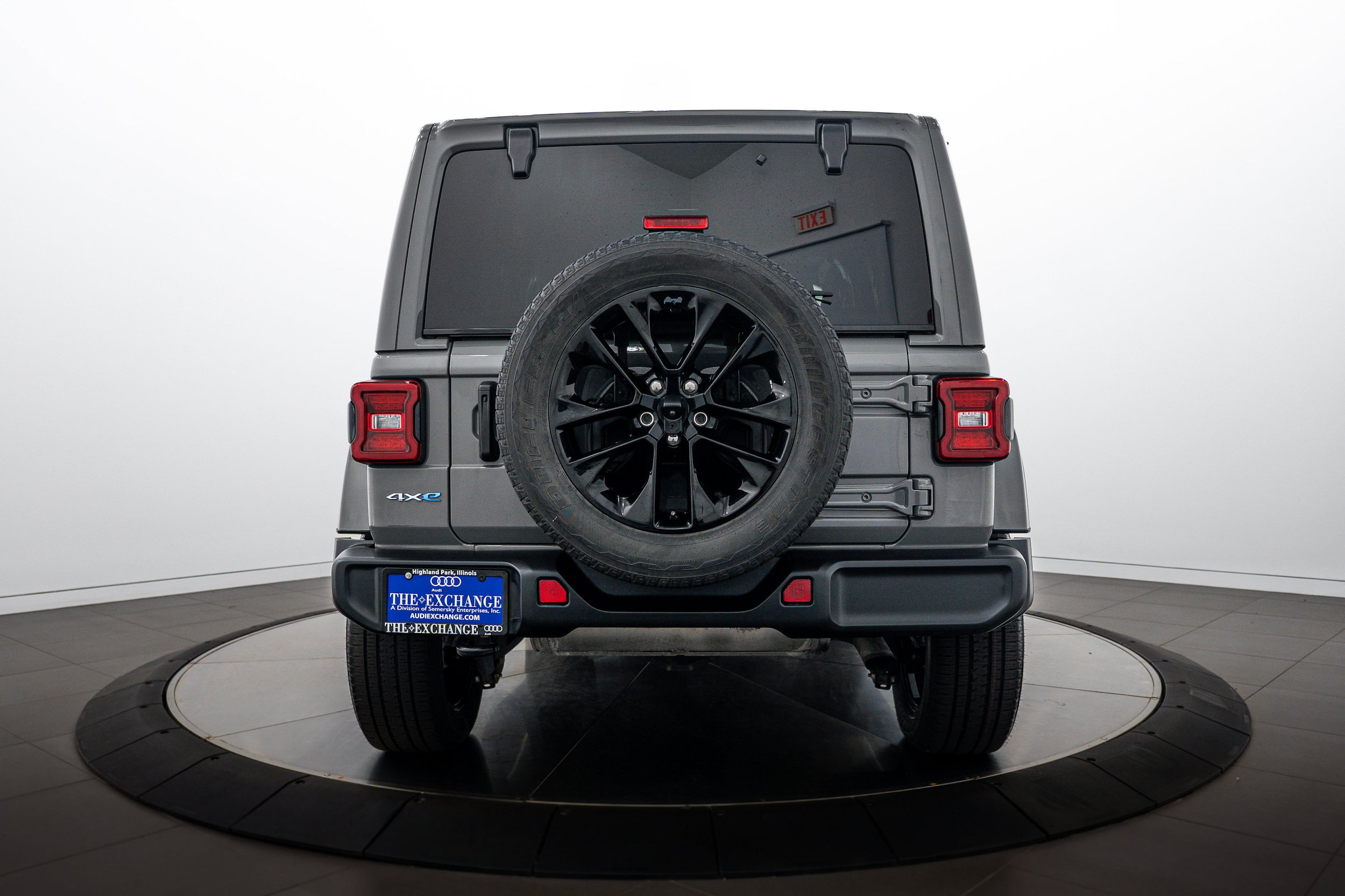 Used 2021 Jeep Wrangler Unlimited Sahara w/ Cold Weather Group AWD/4WD image 21