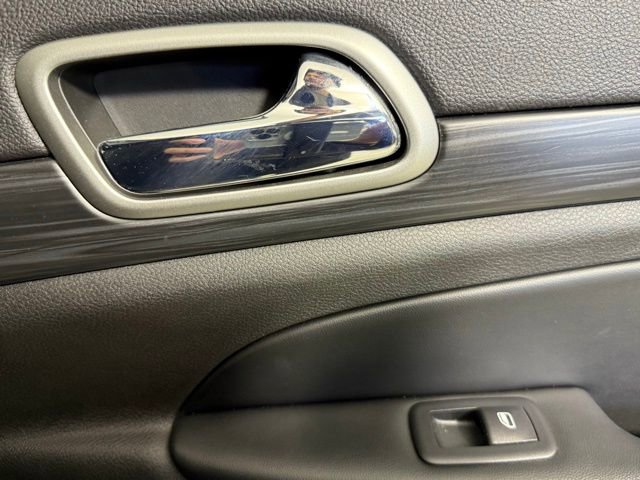 Used 2019 Jeep Grand Cherokee Laredo image 29