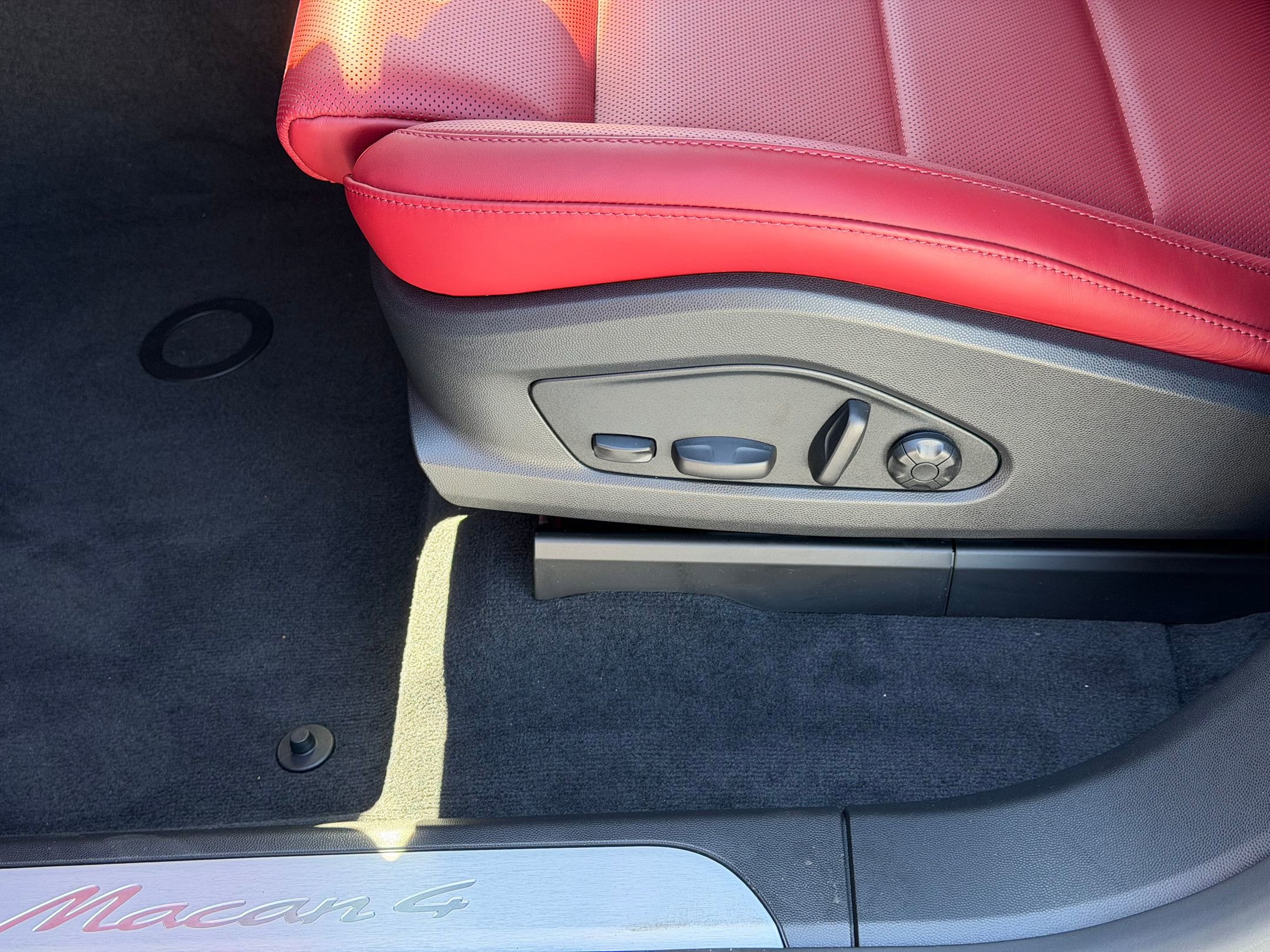 New 2026 Porsche Macan 4 Electric AWD/4WD image 23