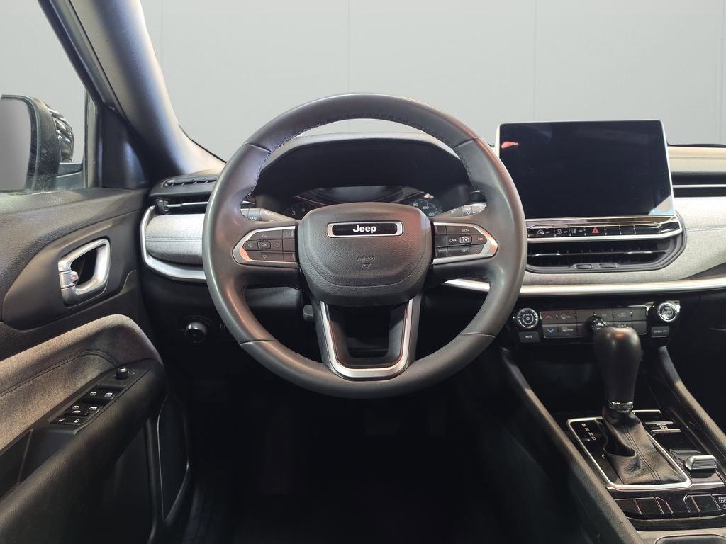 Used 2024 Jeep Compass Latitude image 15