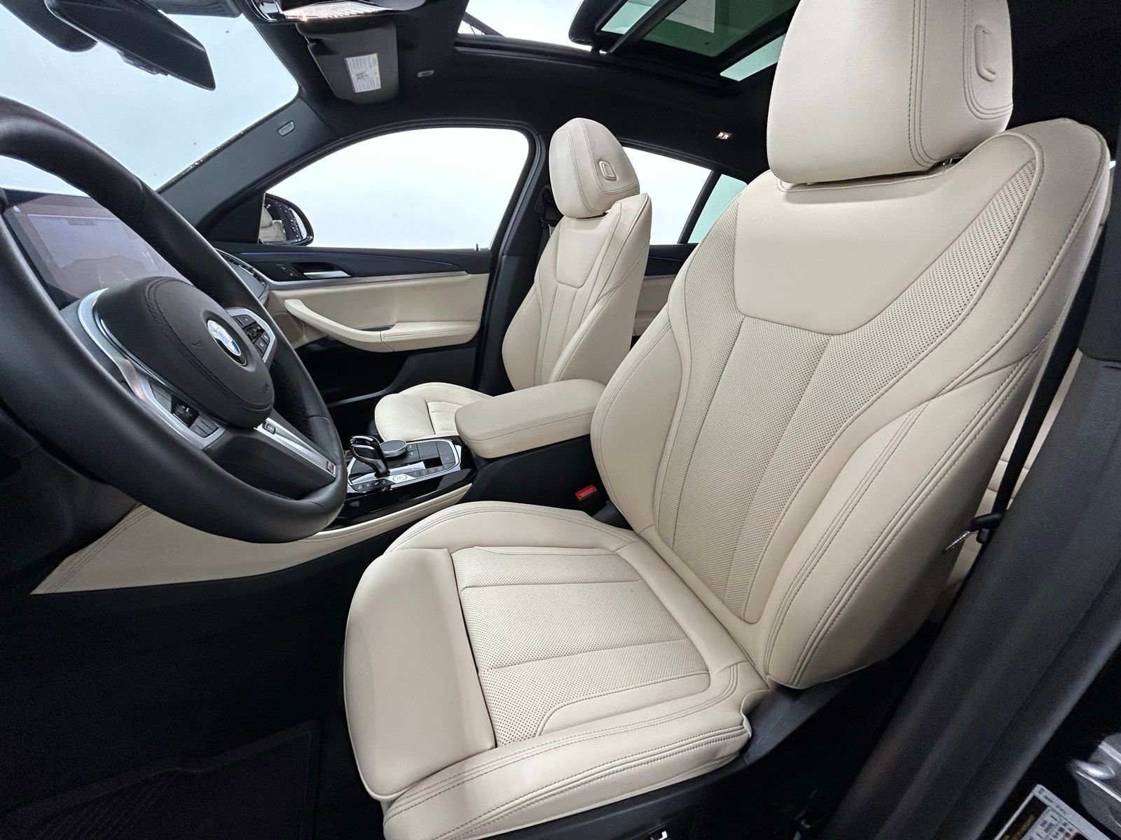 Used 2025 BMW X4 xDrive30i w/ M Sport Package AWD/4WD image 31