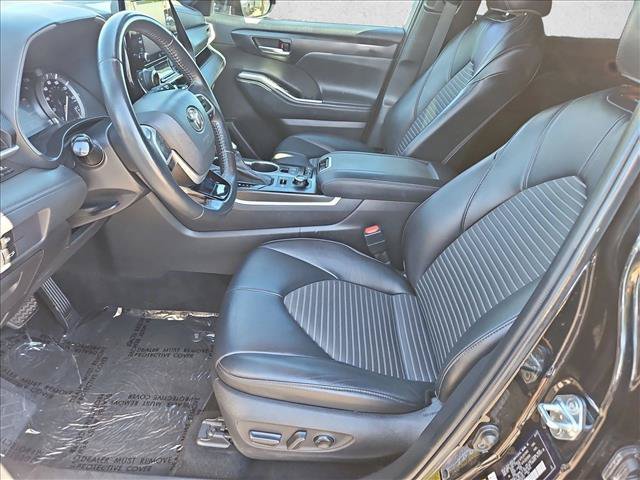 Used 2022 Toyota Highlander XSE AWD/4WD image 17