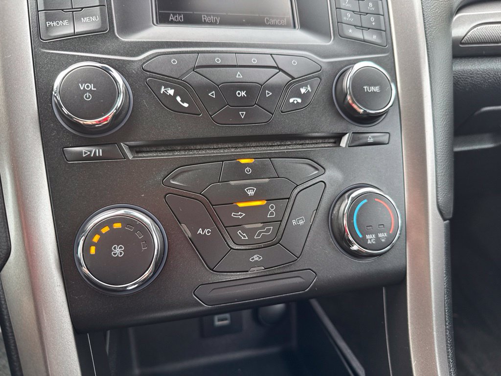 Used 2018 Ford Fusion SE FWD image 20