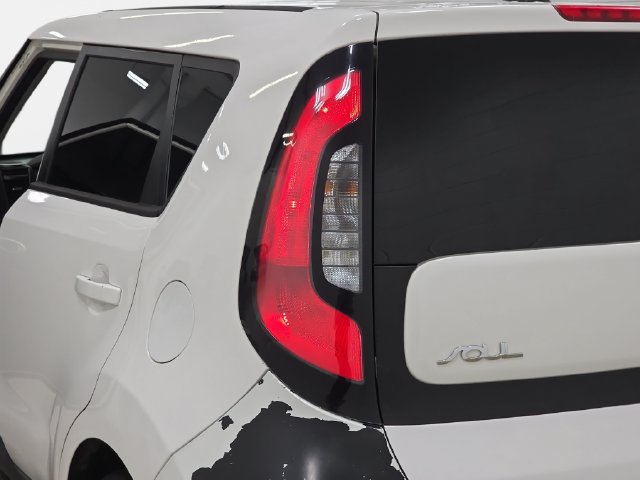Used 2016 Kia Soul FWD image 31