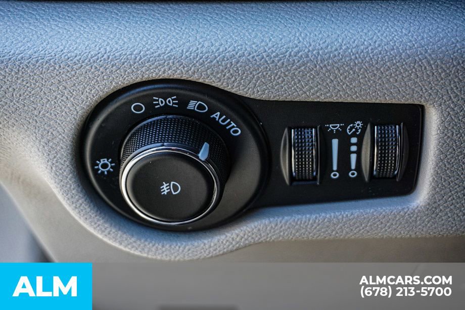 Used 2023 Chrysler Pacifica Touring-L image 52