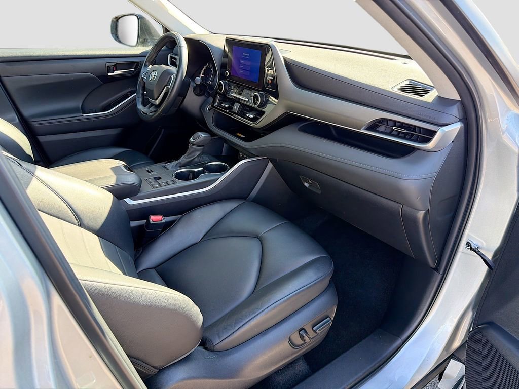 Used 2024 Toyota Highlander XLE image 15