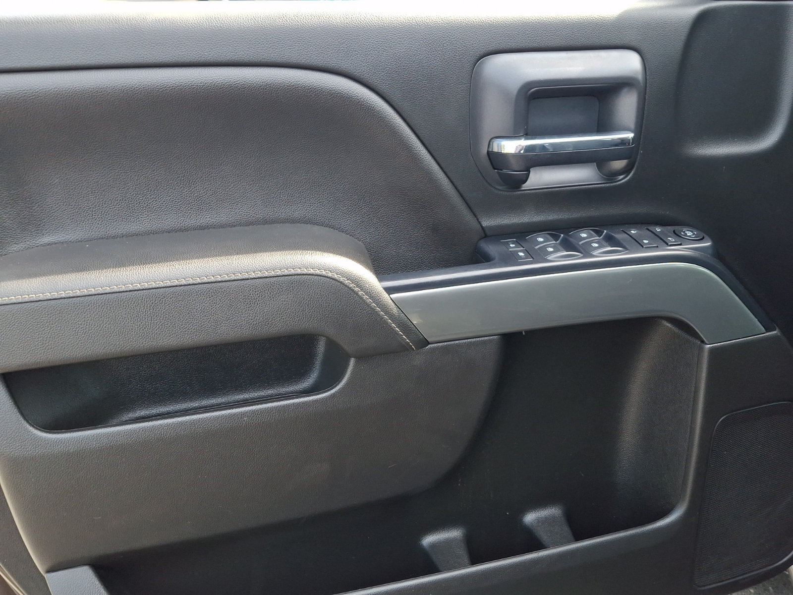 Used 2018 Chevrolet Silverado 1500 LT AWD/4WD image 13