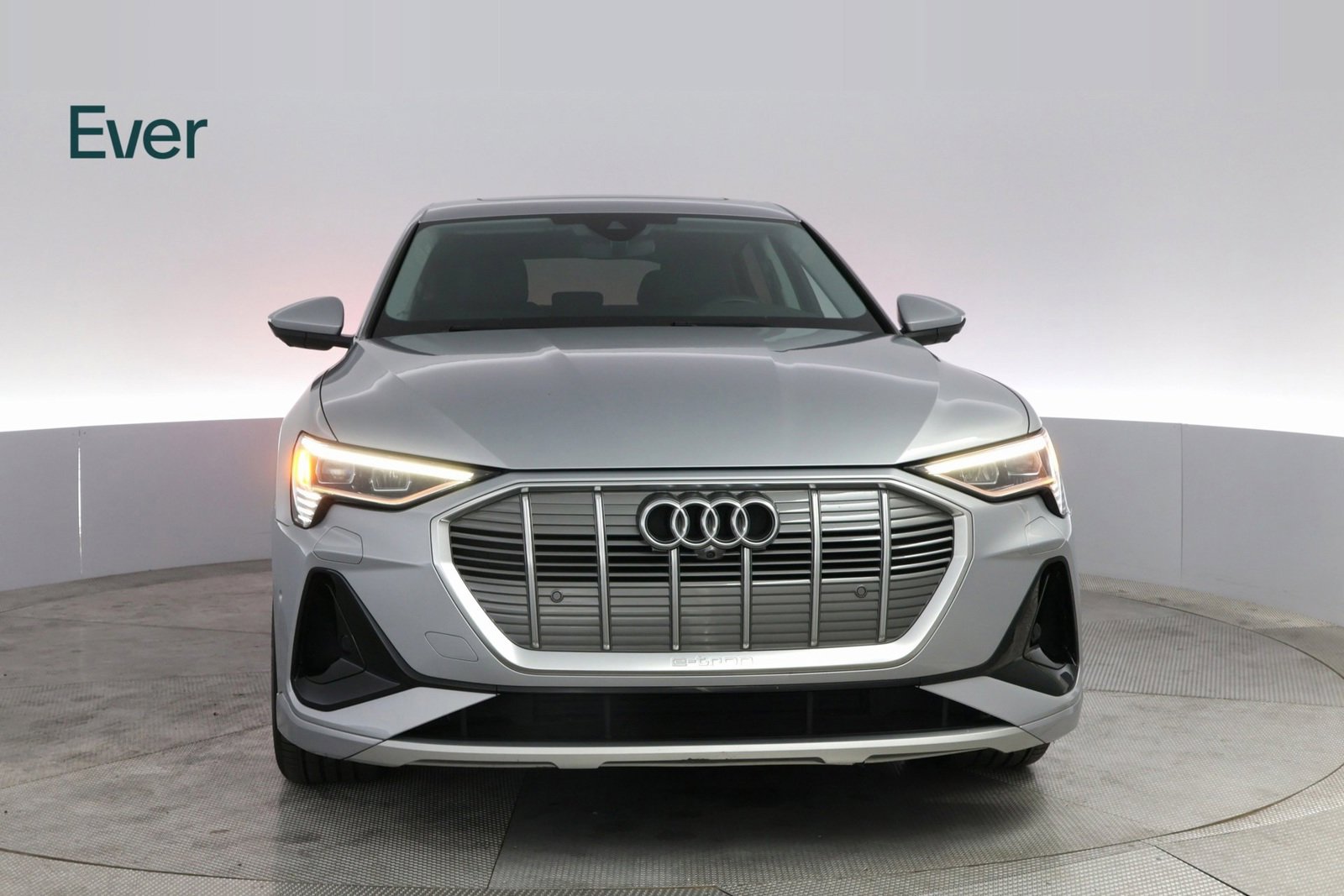 Used 2022 Audi e-tron Premium Plus image 3