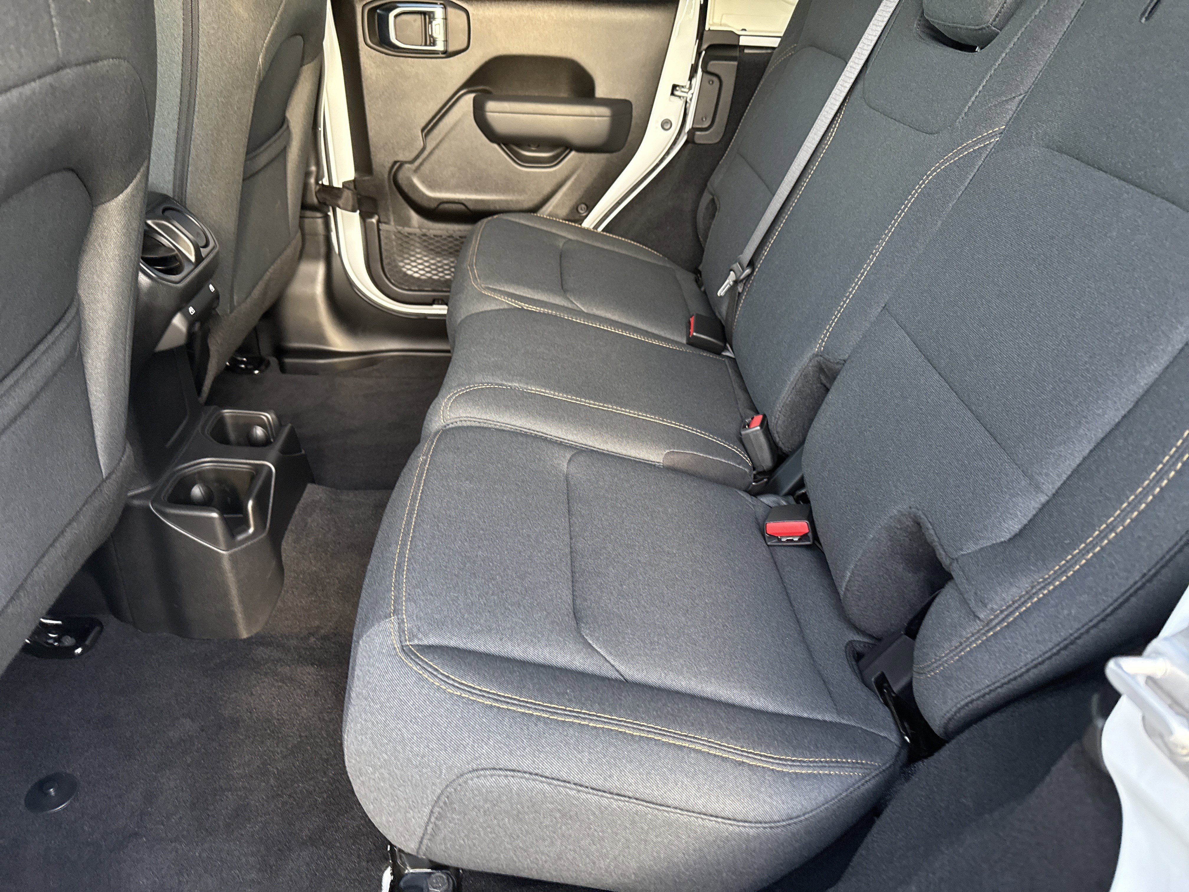 Used 2025 Jeep Wrangler Willys image 22