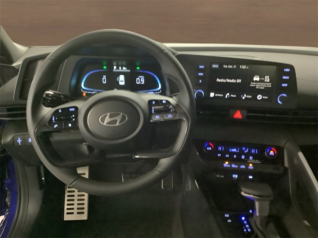 Used 2025 Hyundai Elantra Sport image 9