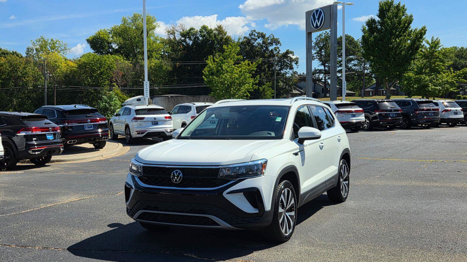 Certified 2023 Volkswagen Taos SE w/ Panoramic Sunroof Package FWD image 9