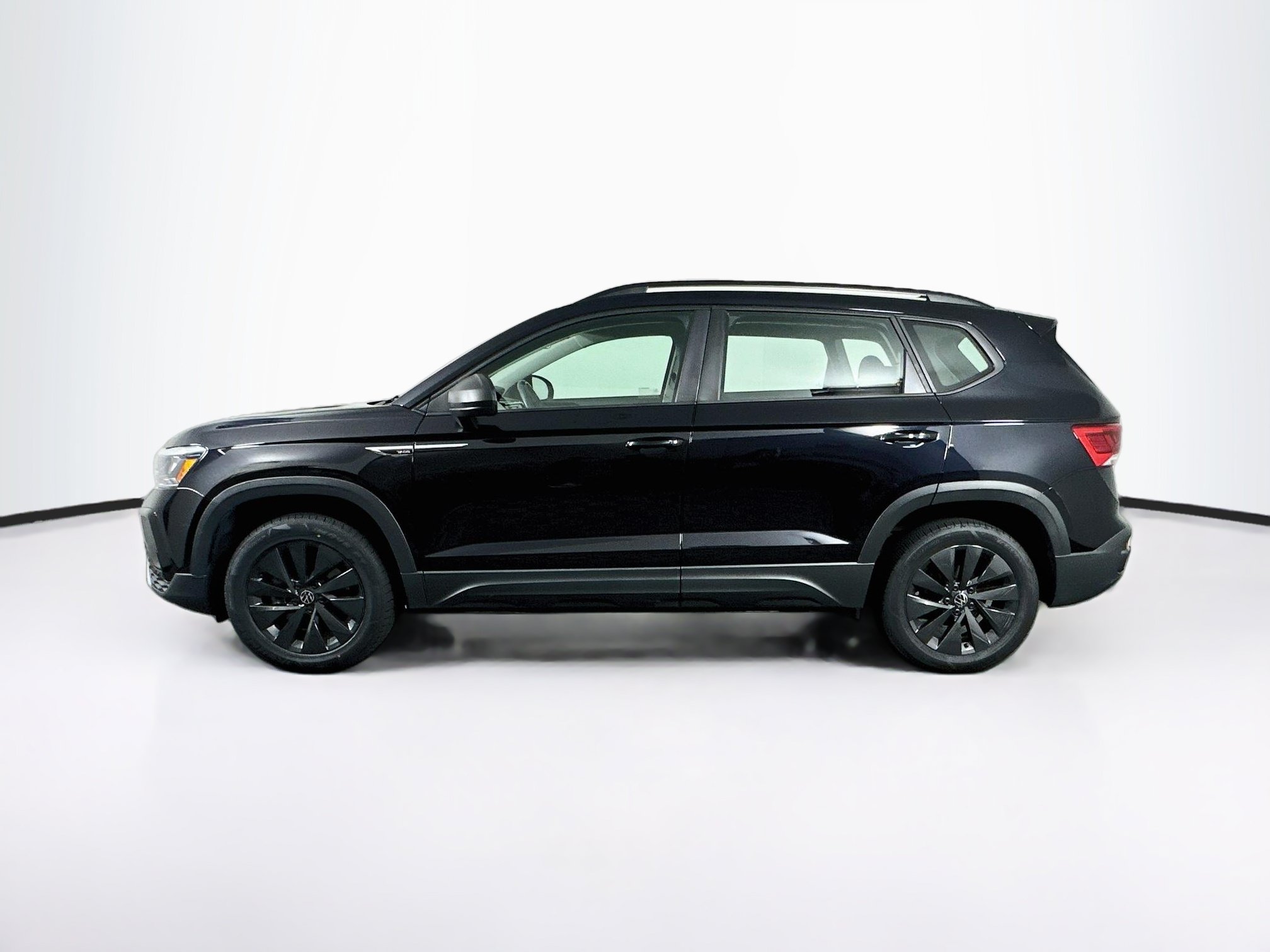Used 2024 Volkswagen Taos S FWD image 4