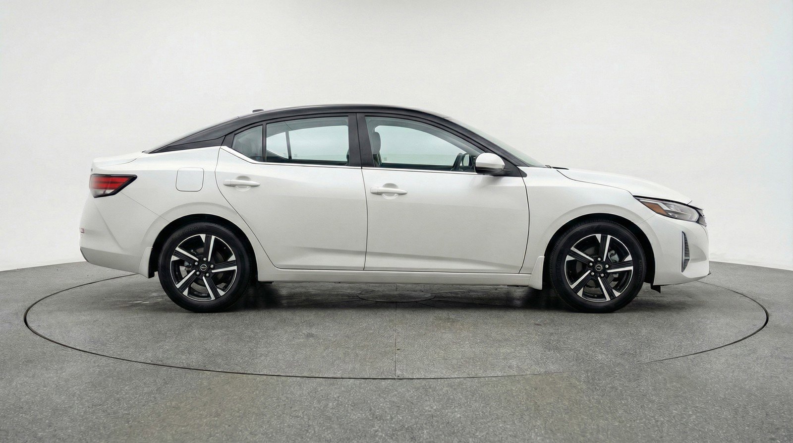 Used 2025 Nissan Sentra SV FWD image 11