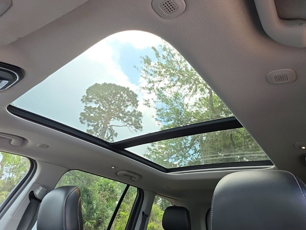 Used 2022 Jeep Grand Cherokee Limited image 2