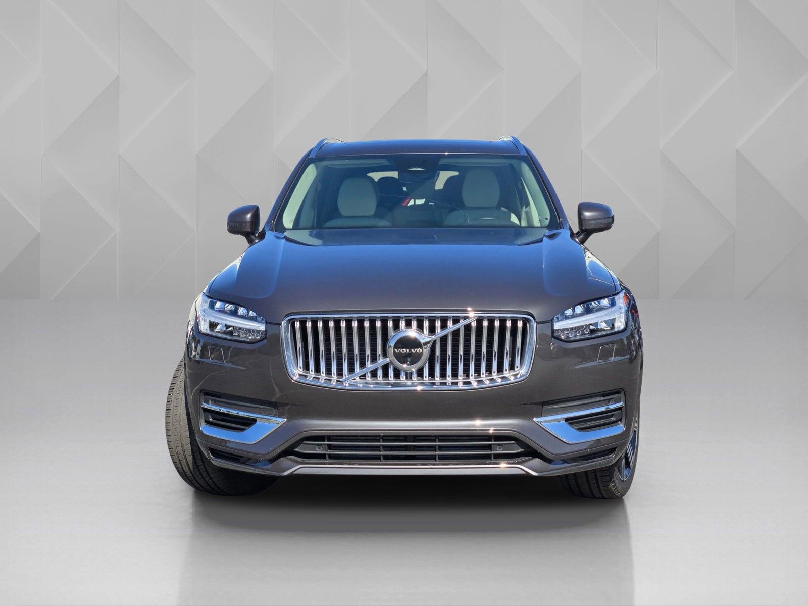 Used 2024 Volvo XC90 T8 Plus w/ Protection Package Premier AWD/4WD image 2