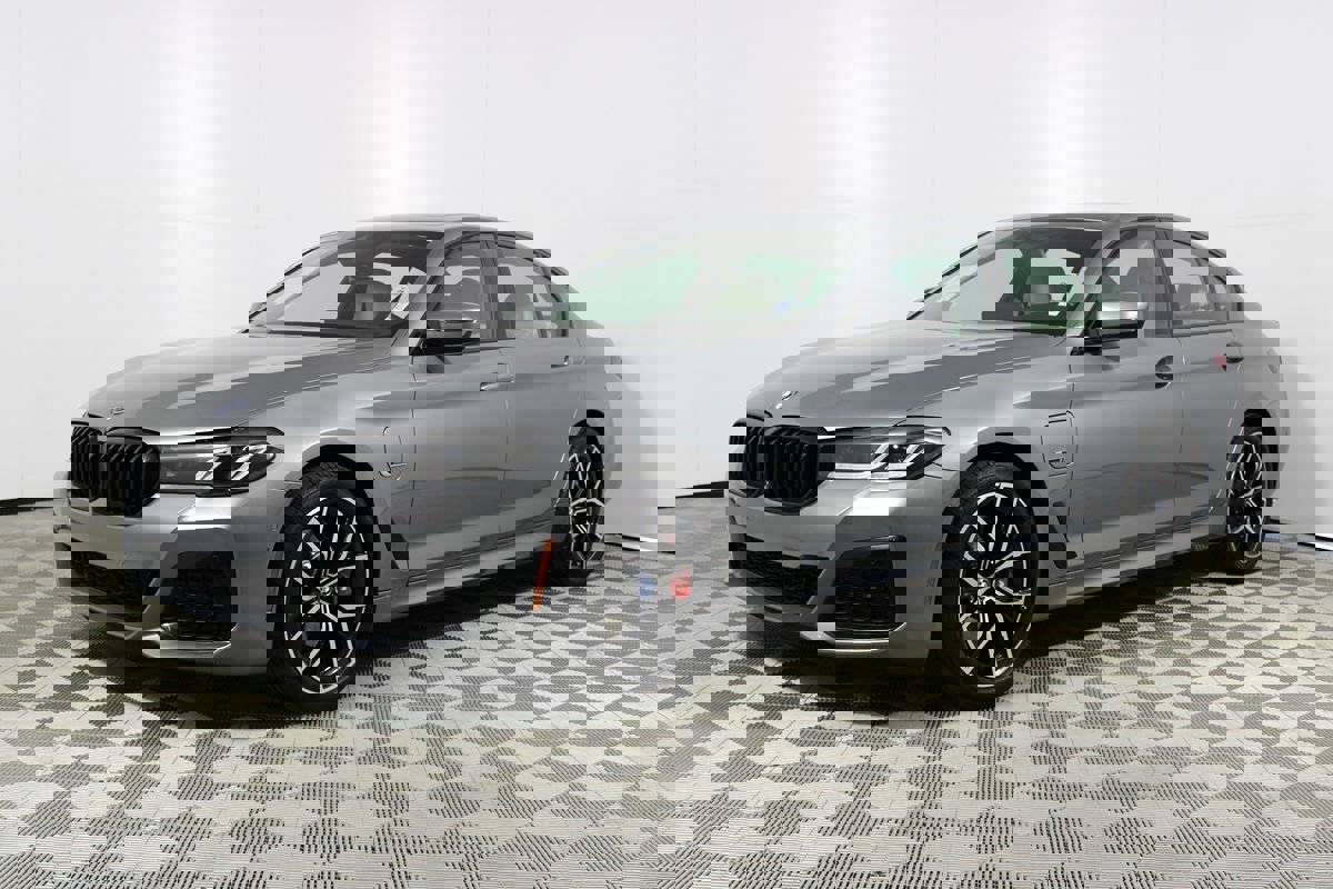 Used 2023 BMW 530e 530e w/ M Sport Package image 40