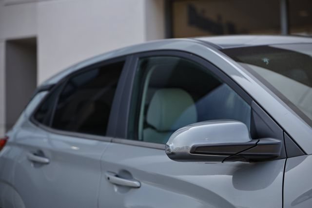 Used 2023 Hyundai Kona SE w/ Cargo Package FWD image 3