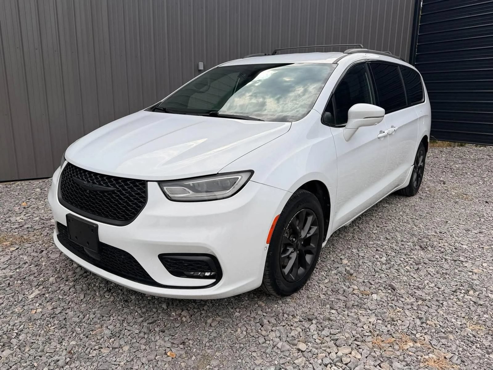 Used 2021 Chrysler Pacifica Touring-L w/ Premium & Safety Sphere Group FWD image 1