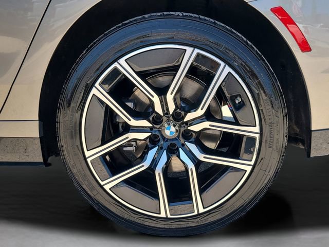 Used 2025 BMW 740i RWD image 8