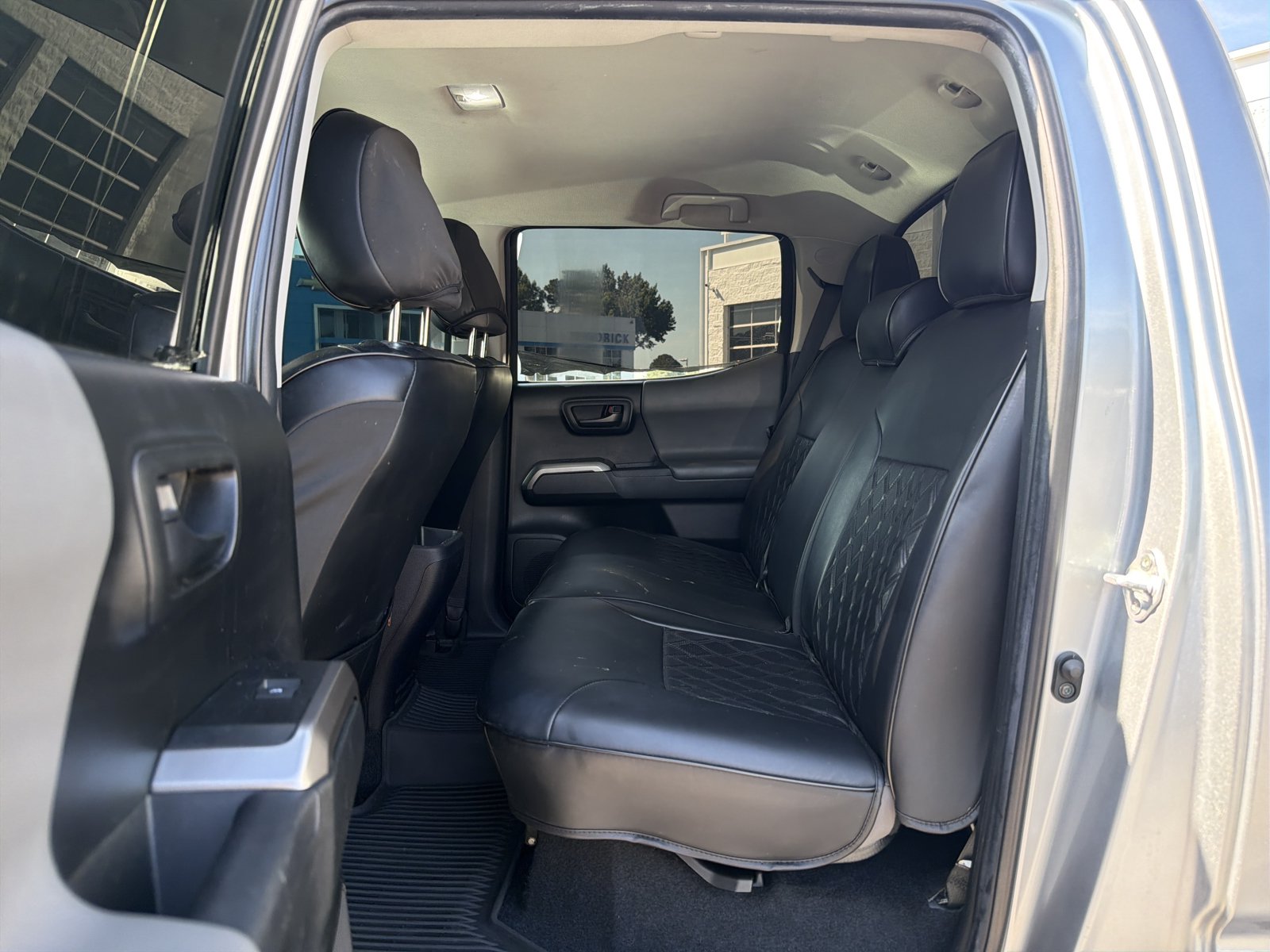 Used 2022 Toyota Tacoma SR5 w/ Technology Package RWD image 39