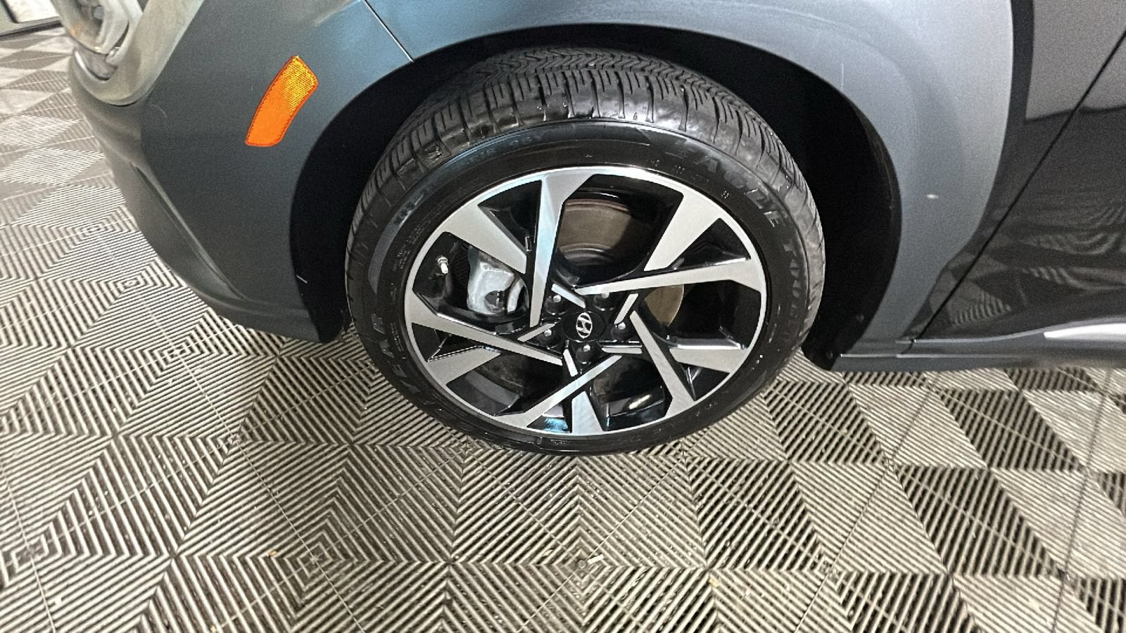 Used 2023 Hyundai Kona Limited AWD/4WD image 11