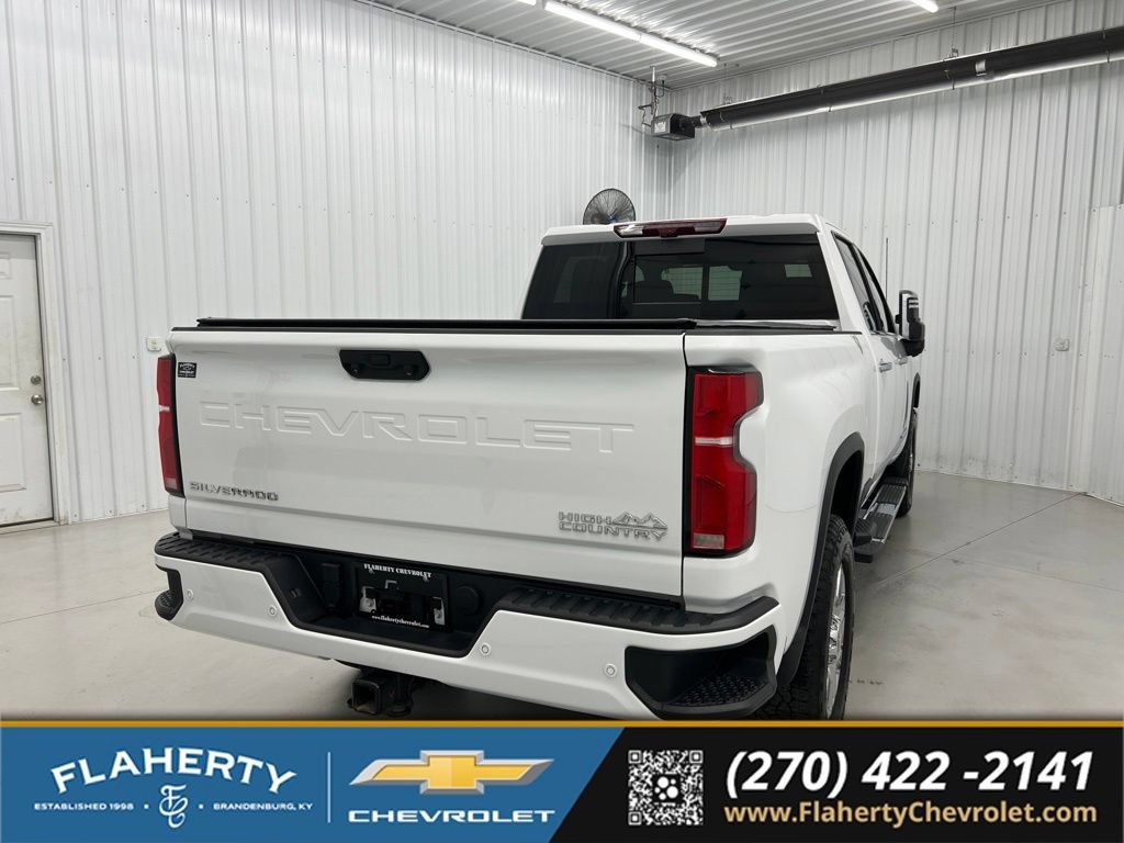 Used 2025 Chevrolet Silverado 2500 High Country w/ High Country Premium Package AWD/4WD video 3