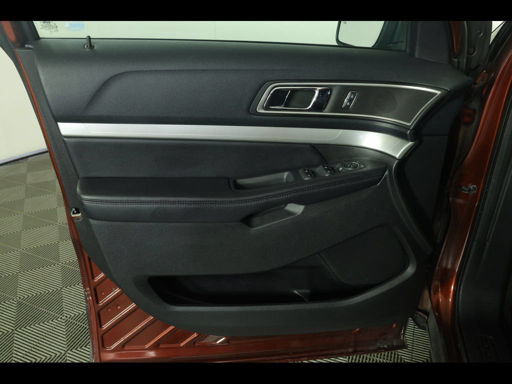 Used 2016 Ford Explorer XLT FWD image 15