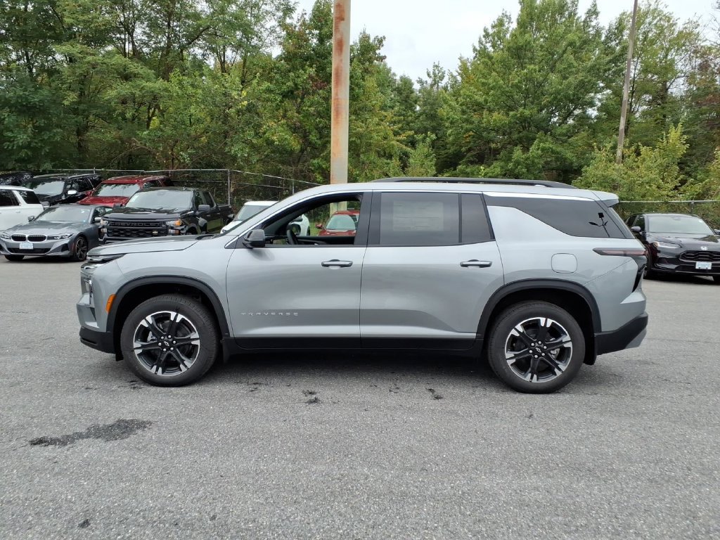 New 2027 Chevrolet Traverse LT w/ Sun and Wheel Package FWD image 6