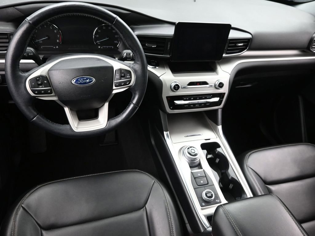 Used 2022 Ford Explorer XLT w/ Equipment Group 202A image 14