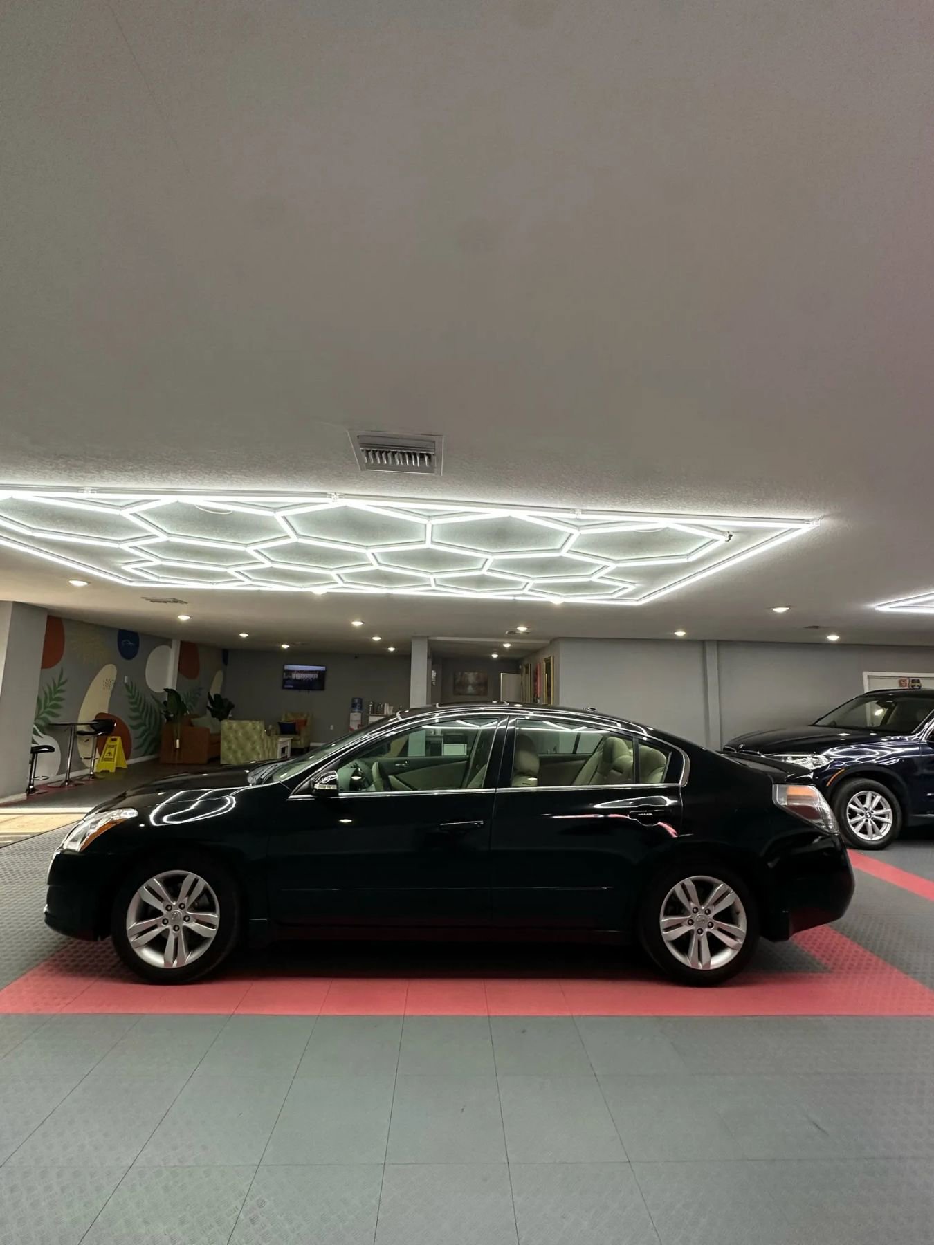 Used 2011 Nissan Altima 3.5 SR w/ 3.5SR Premium Pkg FWD image 4