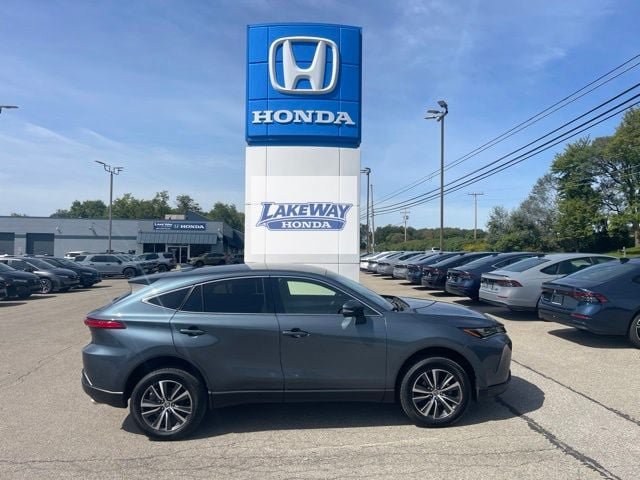 Used 2022 Toyota Venza LE AWD/4WD image 1