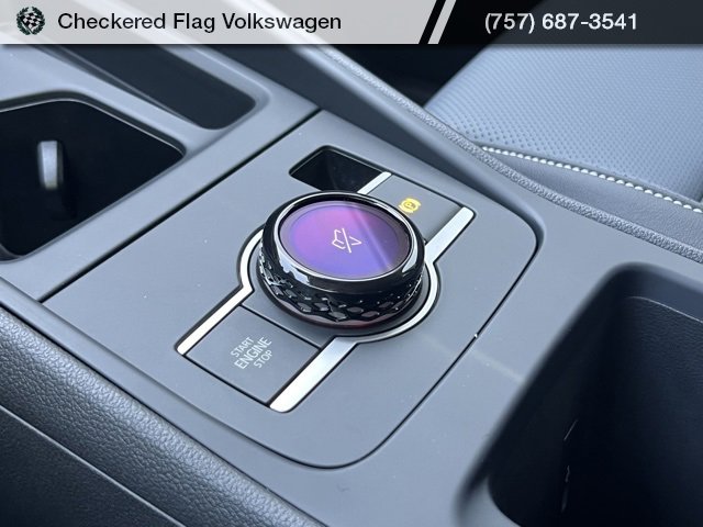 New 2025 Volkswagen Tiguan SE image 42