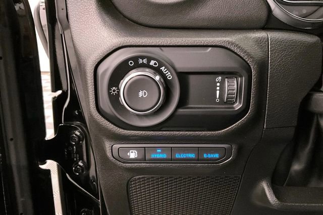 Used 2023 Jeep Wrangler Unlimited Sahara image 39