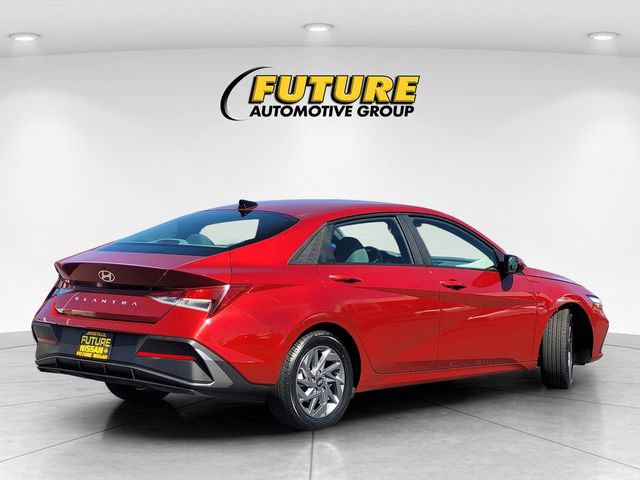 Used 2024 Hyundai Elantra SEL image 4