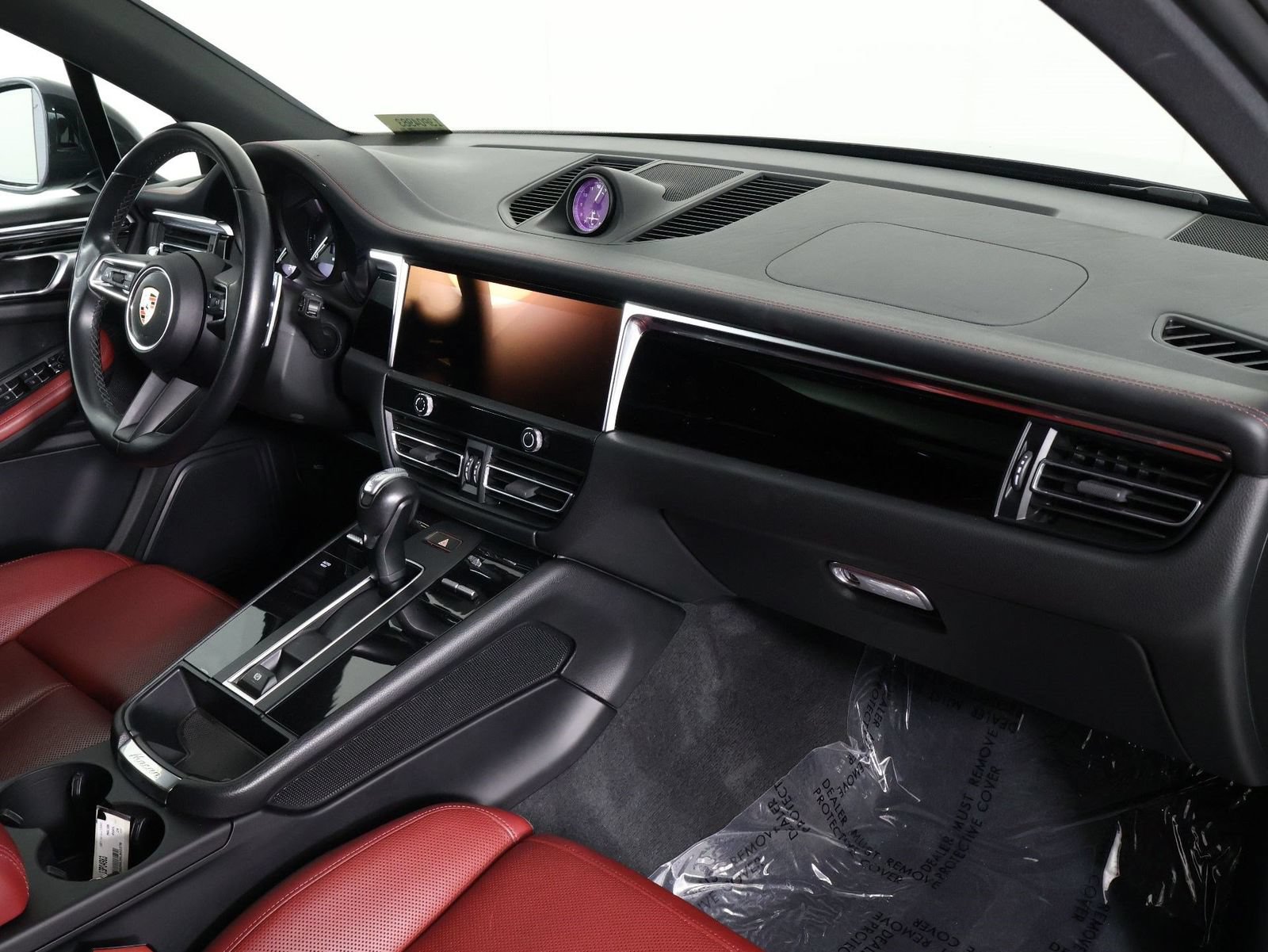 Certified 2024 Porsche Macan AWD/4WD image 24