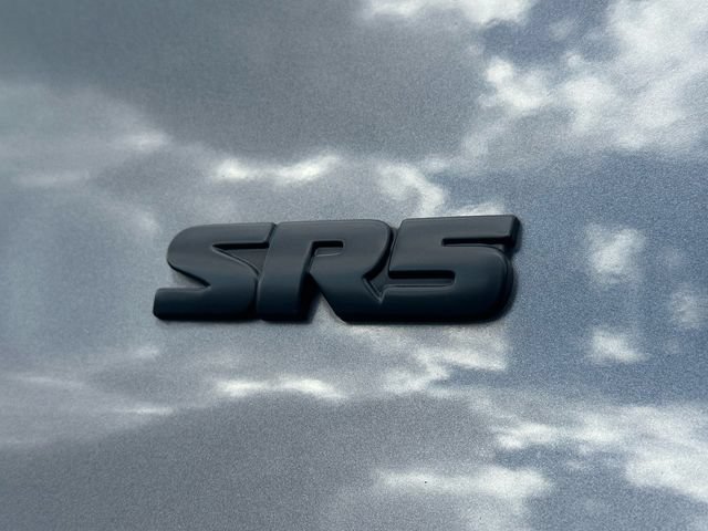 Used 2019 Toyota 4Runner SR5 AWD/4WD image 10