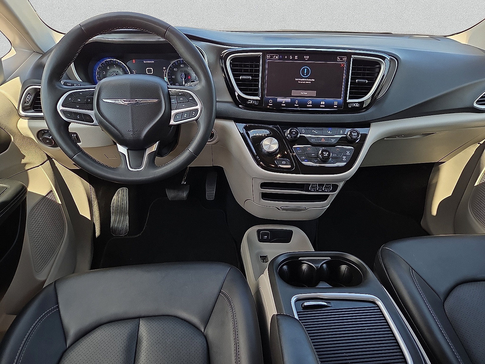 Used 2024 Chrysler Pacifica Touring-L FWD image 12